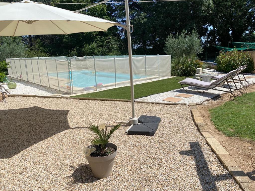 مبيت وإفطار Lédenon Au Mazet Du Parc المظهر الخارجي الصورة